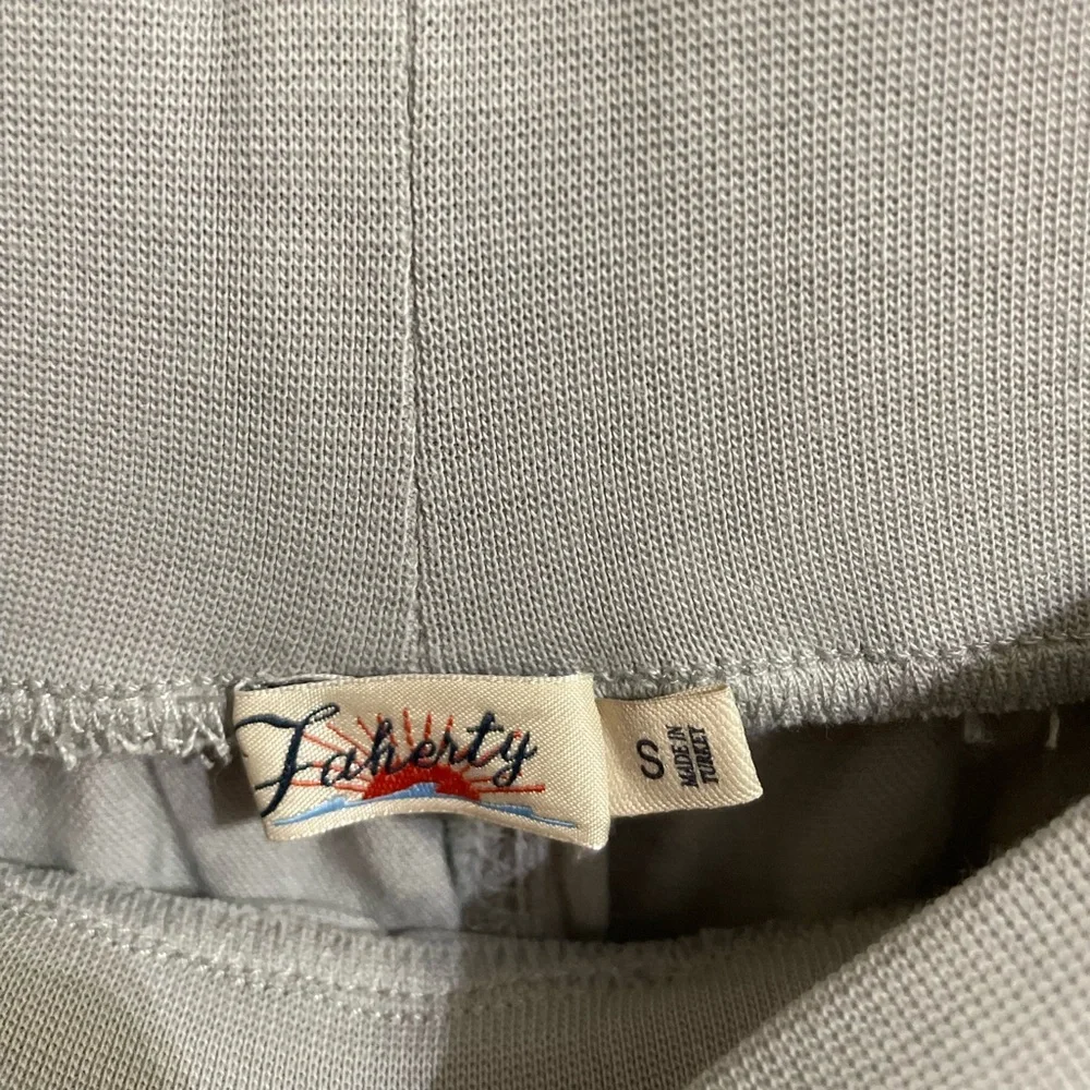 Faherty small gray shorts